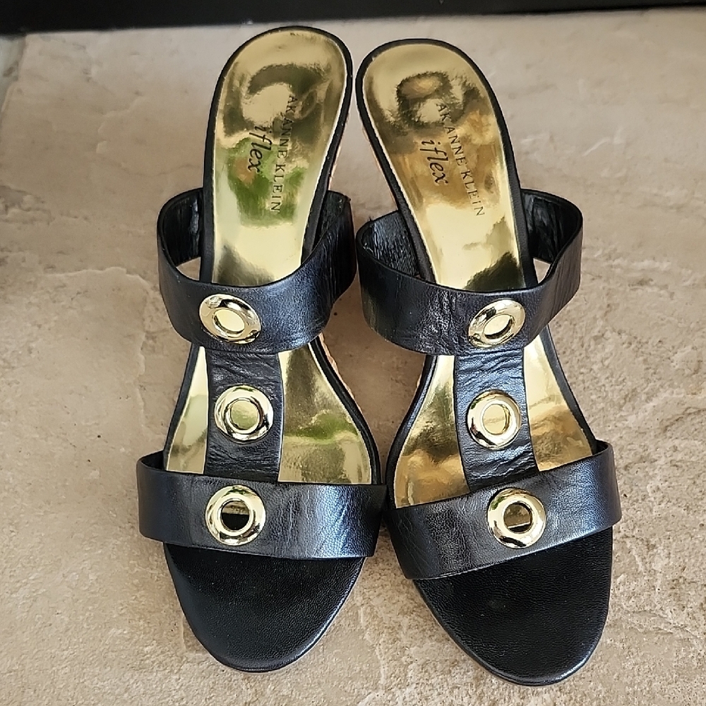 NEW Anne Klein IFlex Black Sandals with Gold Accents 10M
